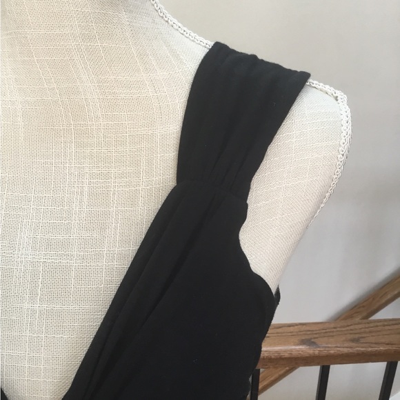 Dynamite Black Sleeveless Dress - Picture 3 of 11